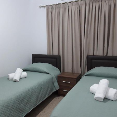 Costas Two-Bedroom Ground Floor Apartment Pafos Exterior foto